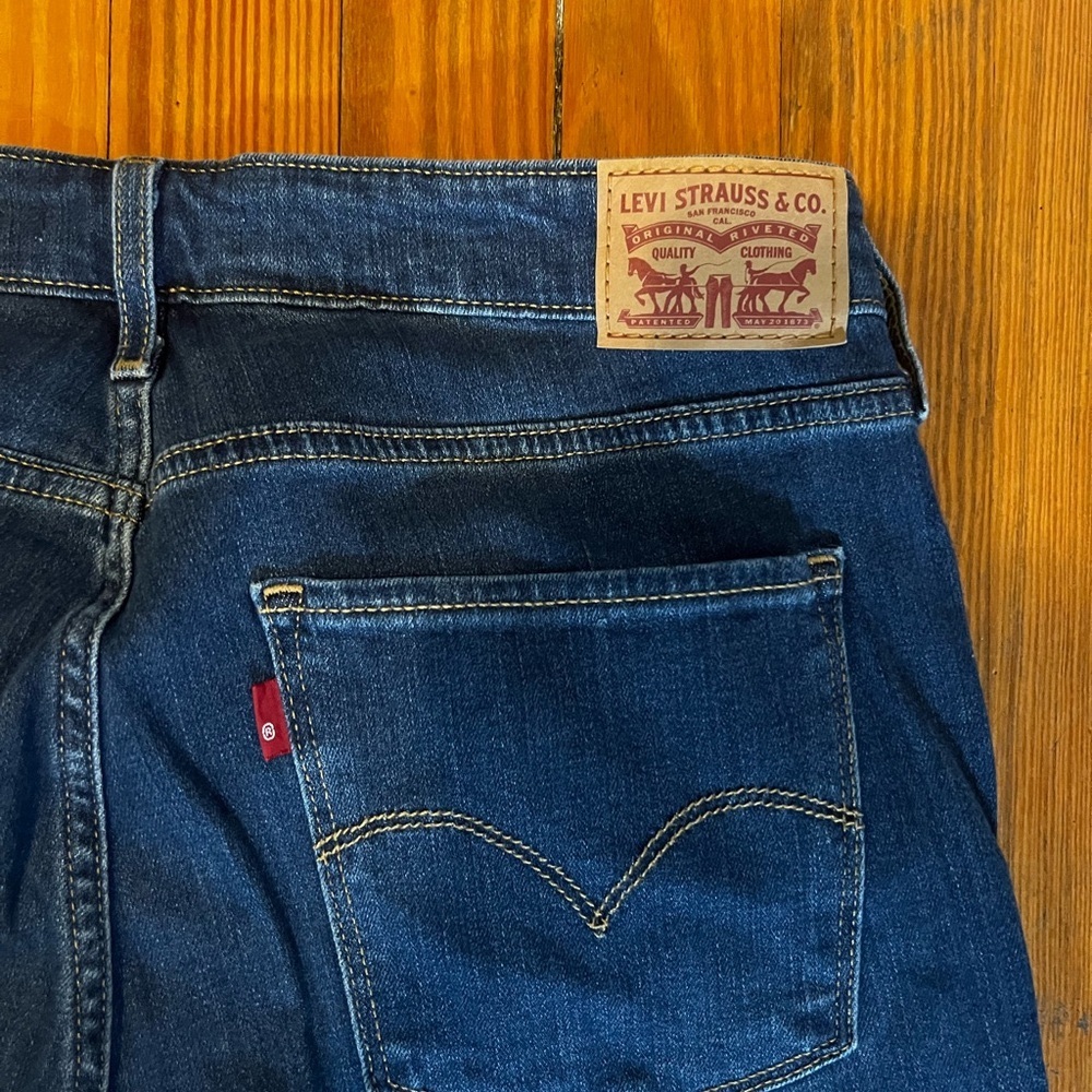 Levi’s Skinny Jeans Distressed high rise stretch